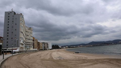 Nubes ayer en la playa de Compostela