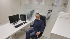 Xo�n Garc�a coordina el nuevo vivero de empresas del CIFP Fraga do Eume, donde se tom� esta imagen