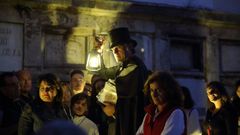 Visita nocturna al cementerio de San Amaro con el gu�a Suso Mart�nez