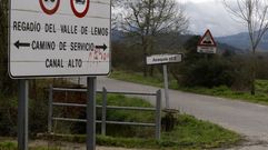 Se�alizaci�n del regad�o en el tramo que pasa por la parroquia monfortina de A Parte