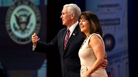 Mike Pence y su mujer, Karen Pence, en una imagen de archivo