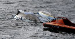 La embarcaci�n apareci� con la quilla al sol y fue remolcada al puerto de A Coru�a. 