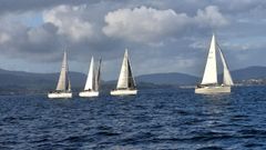 Imagen de la competicin en la ensenada de Rianxo.