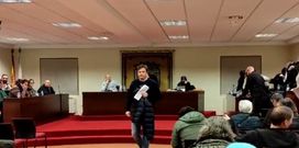 Momento en el que Sadamaior�a y BNG se marchan del �ltimo pleno tras no informar de las expulsiones llevadas a cabo por Alternativa dos Veci�os y PSOE