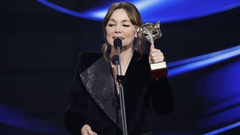 Nagore Aranburu recoge el premio a mejor actriz de reparto.