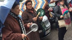 Cacerolada de GEA ante los juzgados de Vigo