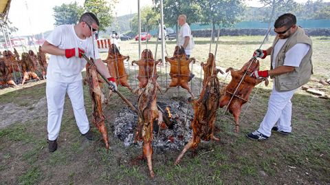 Asado do porqui�o en Amil (Mora�a)