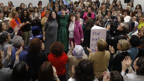 Noa Presas, Ana Pont�n y Goretti Sanmart�n, este jueves en un acto en Santiago con mujeres en materia de igualdad 