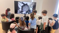 Visita de escolares do colexio A Cristina  exposicin Letras Cantadas