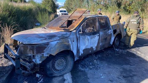 La camioneta de los Carabineros de Chile atacada.