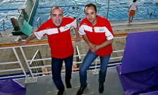 Jos� Miguel Cano (izquierda), con el nuevo vicepresidente, Juan Eladio, ayer en Pontemu��os.