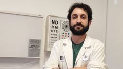 �lvaro Lamas, m�dico en A Guarda, promueve el manifiesto para que el Sergas suprima el plus de las bajas.