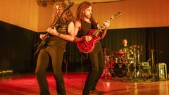 Lleno en Caión para ver al profe rockero: ¡el álbum!
