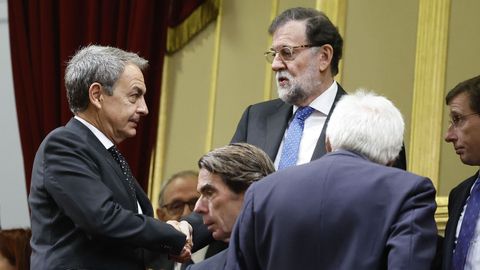 Los expresidentes del Gobierno Jos Luis Rodrguez Zapatero, Jos Mara Aznar, Mariano Rajoy y Felipe Gonzlez, junto al alcalde de Madrid, Jos Luis Martnez-Almeida, asisten a la ceremonia de jura de la Constitucin