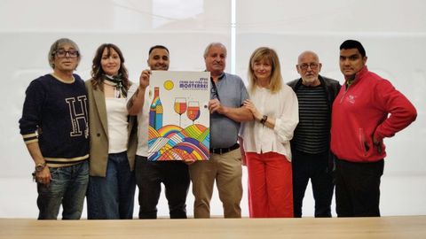 El jurado del cartel de la Feira do Viño de Monterrei, con el ganador