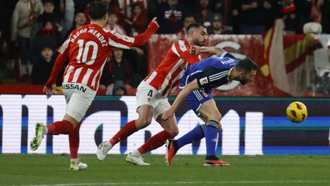 Derbi asturiano entre el Real Sporting de Gijon y el Real Oviedo en El Molin�n