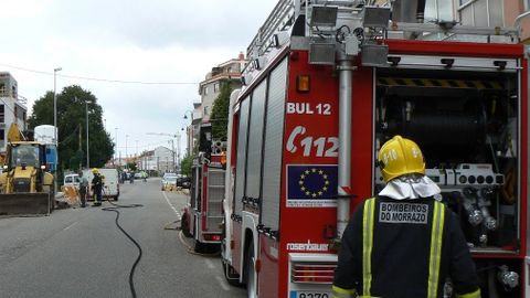 Imagen de archivo de los bomberos de O Morrazo en un operativo en Cangas
