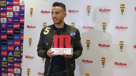 Fernndez recibe el premio a Jugador 5 Estrellas