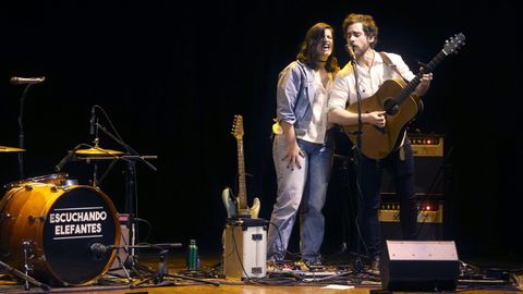 Escuchando Elefantes act�a en el festival solidario de Cospeito