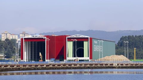 Indasa tiene actualmente personal en el pintado del primer �monopile� de Navantia Fene