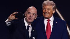 Gianni Infantino y Donald Trump, durante el sorteo de los grupos del Mundial del 2026.