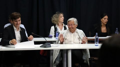 PLENO MOCION DE CENSURA EN EL CONCELLO DE RIBEIRA, DONDE LUIS PEREZ BARRAL ALCALDE DEL BNG CEDE EL BASTON DE MANDO A LA NUEVA ALCALDESA MARIA JOSE SAMPEDRO CANDIDATA DEL PP, PRIMERA MUJER EN ESTE PUESTO.