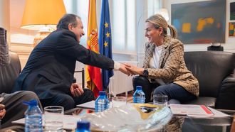 Caballero con la ministra de Educaci�n y Deportes Milagros Tol�n