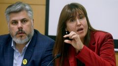 La portavoz de JxCat, Laura Borr�s, y el presidente del grupo parlamentairo, Albert Batet, durante la rueda de prensa