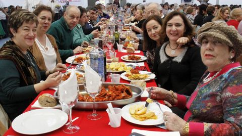O Barco se rindi al botelo.Ms de mil personas asistieron a la comida en el pabelln