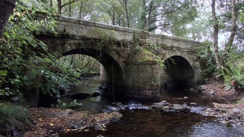El puente de O Seixo fue es de dos arcos y fue construido en 1769