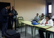 El regidor dirigi�ndose a los inscritos en el curso, en Fazouro. 