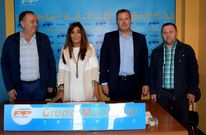 Jos� Manuel L�pez Varela, alcalde de A Laracha; Marga Varela, diputada en el Congreso; Miguel Ferreiro, portavoz del PP de Carballo, y Juan Garc�a Velo, edil en Coristanco, ayer en la sede popular carballesa. 