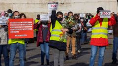 Concentraci�n de los miembros de la plataforma SOS puertosanisidro, en Felechosa