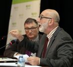 Higinio Moug�n, de Agaca, con Manuel Eir�n, de Ga�lica Solar. 
