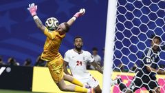 Jordan Pickford haciendo una parada durante la segunda parte de la semifinal entre Argentina e Inglaterra