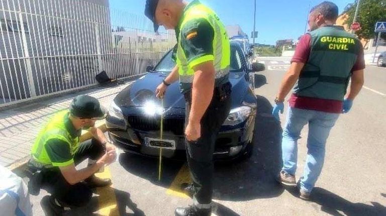 La Guardia Civil investiga al coche con el que se caus� un atropello mortal en Bertamir�ns