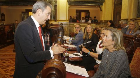 Jose Manuel Garc�a (PSOE) y Rosa Gallego (PP), hablando en un pleno municipal en noviembre del 2016