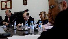 El edil Manuel Rodr�guez, en primer t�rmino, con el alcalde, Manuel Antelo, al fondo.
