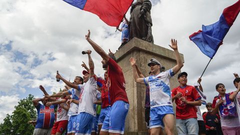 �Celebraste el ascenso de la UD Ourense?.La fiesta comenz� en Meis y se traslad� a la fuente de Concepci�n Arenal
