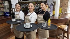 Andrea Catalina, Erika Johanna y Jenny Paola Reyes Sep�lveda, en su bar