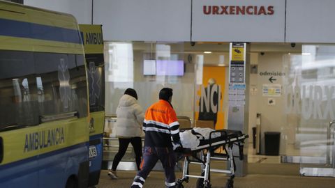Entrada del servicio de urgencias del Hospital Universitario A Coruña.