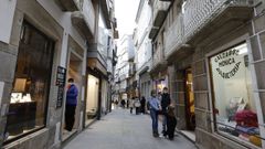 Calle comercial de Viveiro este mi�rcoles despu�s de las seis de la tarde