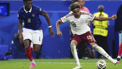 Lamine Yamal, que se lesion� dos meses antes del Mundial, ante Tchouam�ni en la semifinal.