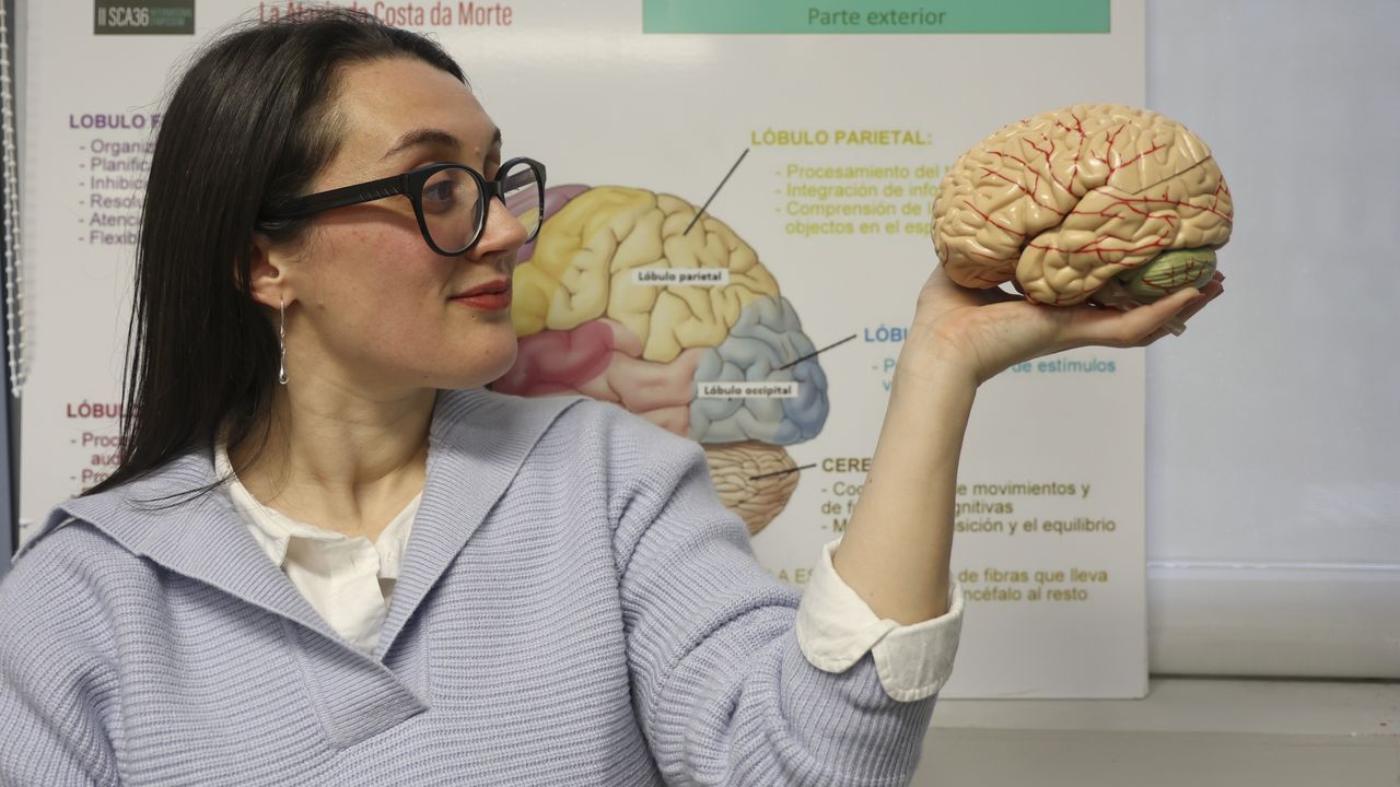 María , 33 años , trabaja en el equipo de Ángel Carracedo : « Ese momento de darle los resultados a una familia y explicarle adónde acudir no tiene precio »