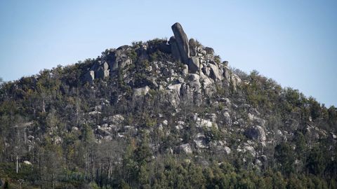 Pena Corneira y Faramontaos, afectados por el fuego en aquella noche