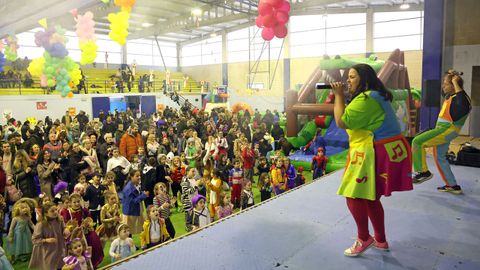 Los ni�os se lo pasaron en grande en el festival infantil de Noia.