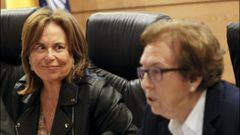 A la ziquierda, Adela Quinz�-Torroja, que fue la encargada de inaugurar las Xornadas Galegas sobre Condici�ons de Traballo e Sa�de, junto a Pilar Millor, esta ma�ana en el campus