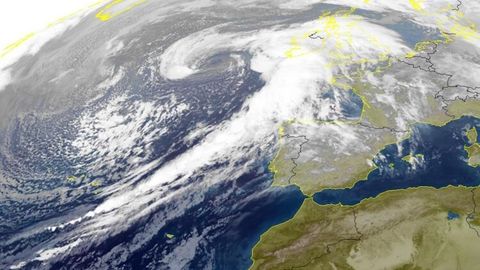 Imagen del frente asociado a la borrasca Claudia que llegar a Galicia este martes