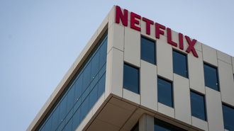 Logotipo de Netflix en un edificio de la compa��a en Los �ngeles (EE.UU.)