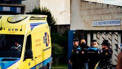 Policas y servicios de emergencias ante el IES Julio Prieto Nespereira, de Ourense, el da de la cada del tabique que caus la muerte de un alumno.